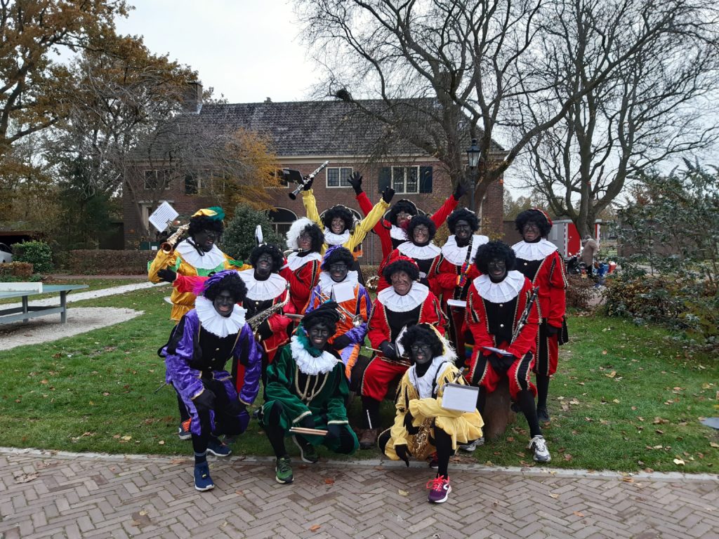 De MarsePieten van Caecilia Heiloo speelden in 2019 bij het Sinterklaas huis in Heemskerk. De MarsePieten zijn de Pietenband van Caecilia Heiloo